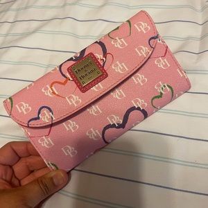 💕Dooney & Bourke Limited Edition Wallet💕